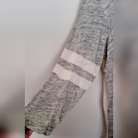 New!! J.Crew Designer Grey and Ivory Colorblock Warm 3/4 Sleeve Top!! Size M. - Picture 10 of 15